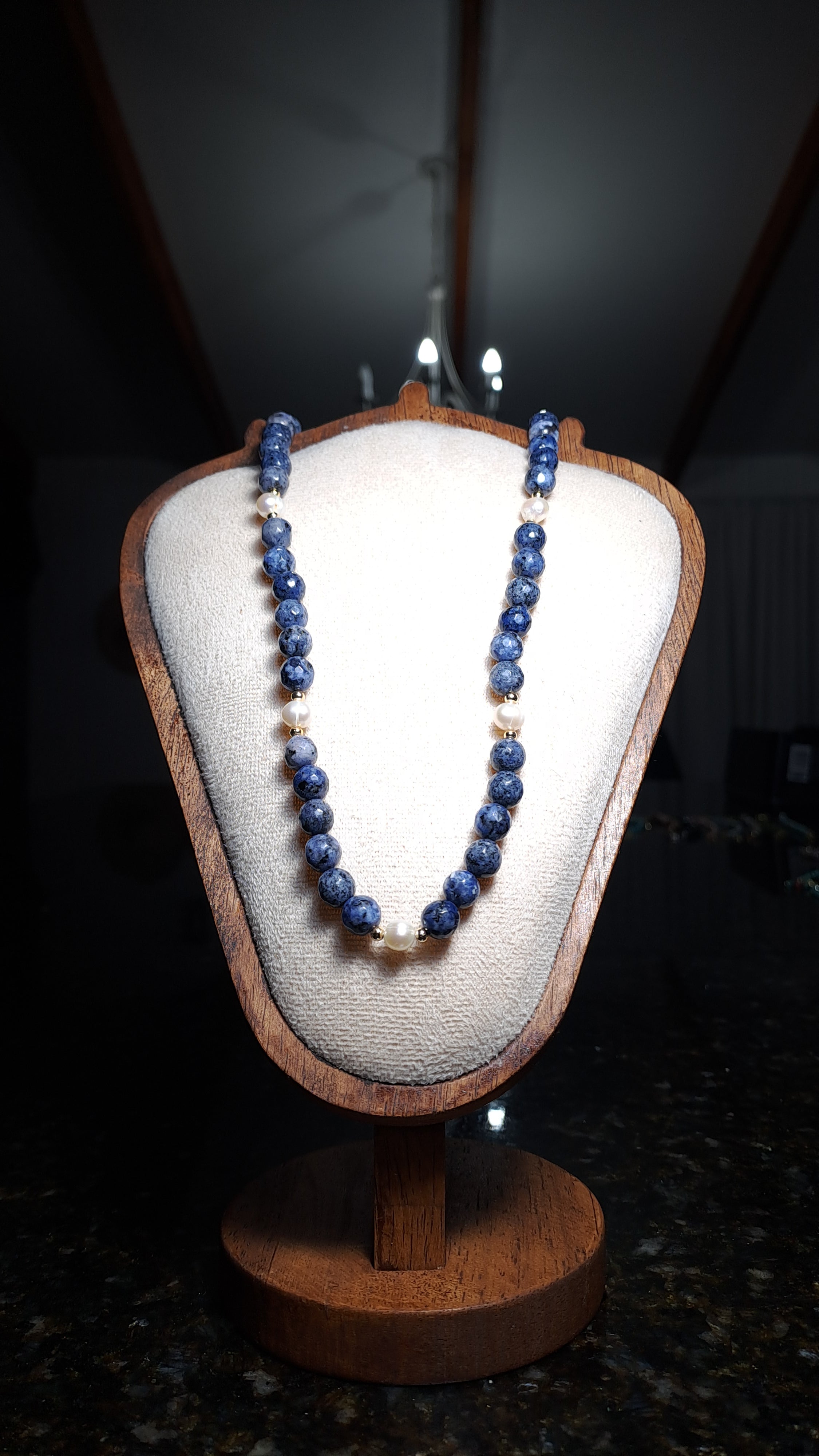 Collar 16