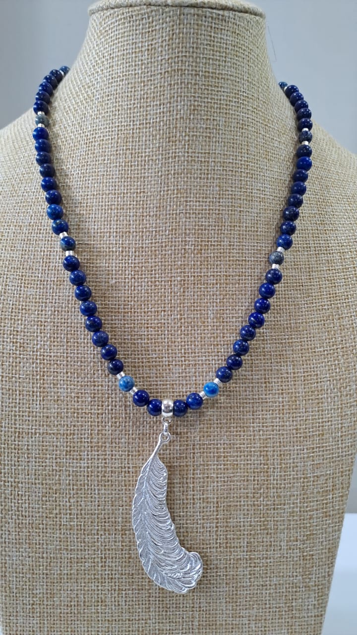 Collar Pluma plateada (49cm)